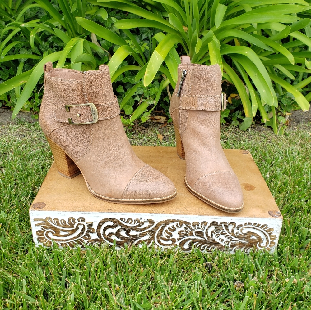 Beautiful Donald J. Pliner Natural/Neutral Leather Buckle Booties - Picture 13 of 13